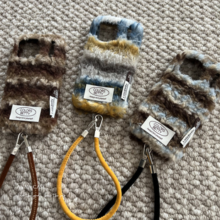 ANNACASE秋冬ins高级撞色条纹毛绒标签挂绳手机壳适用iphone17promax苹果14软13全包15pro女16ProMax保护套17