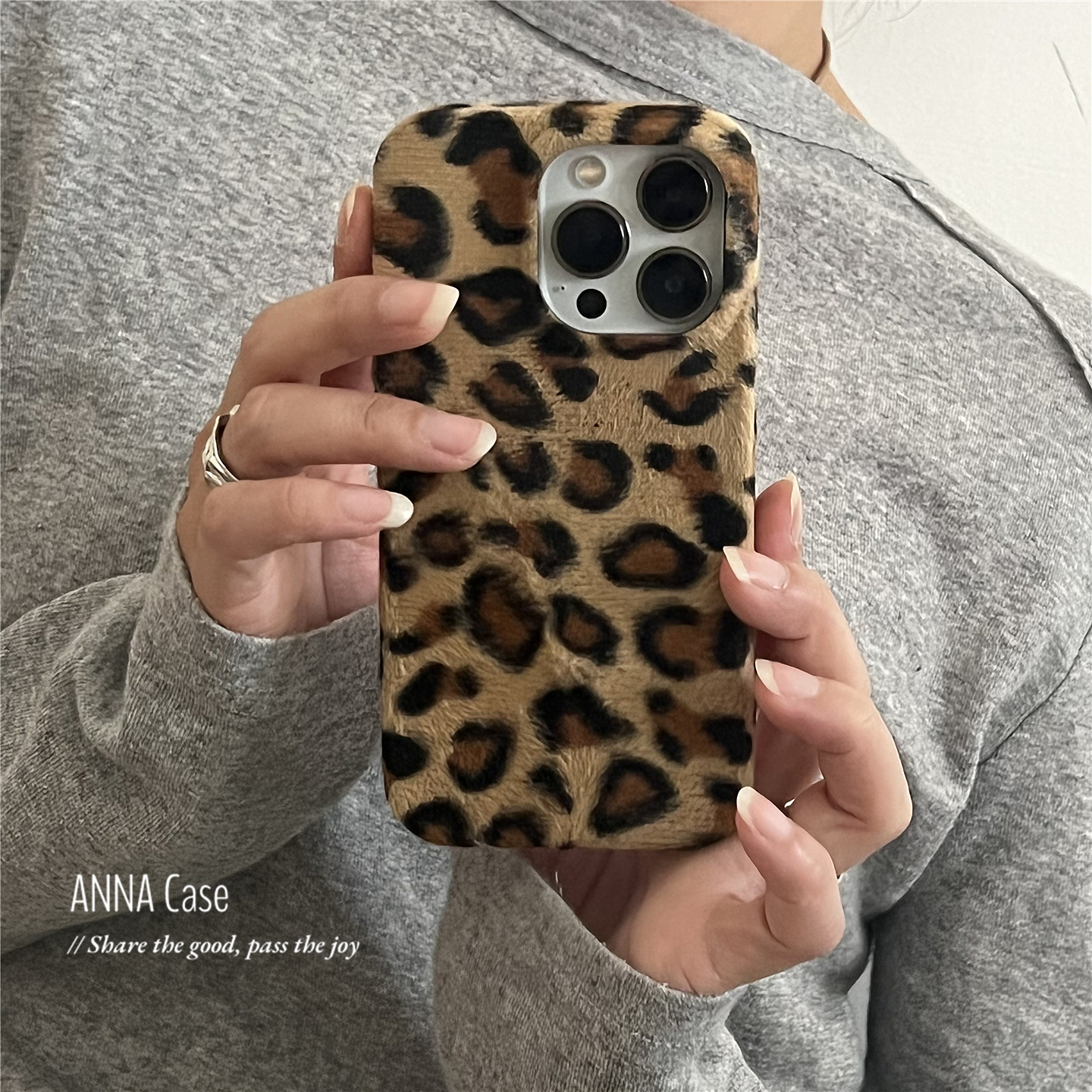 秋冬少女毛绒棕色豹纹手机壳