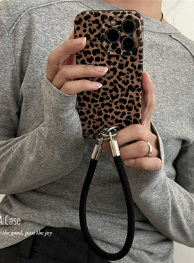 ANNACASE秋天复古时髦豹纹腕带挂绳适用苹果17promax手机壳iphone14小众15pro新款16pro全包软壳13防摔保护套