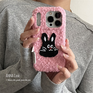 ANNACASE秋冬少女粉色毛绒黑兔子手机壳适用iphone17promax苹果14小众17pro新款 15pro软16Promax防摔保护套16