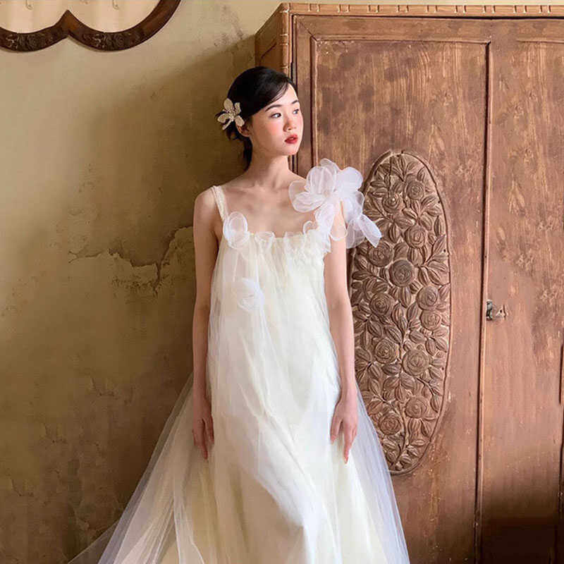 法式轻婚纱旅拍新娘订婚宴礼服裙小个双肩吊带高端质晨袍仙系简约