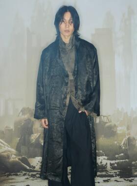 THOS「贵胄」满印新中式醋酸肌理盘扣长袍翻领小众宽松情侣长衬衫