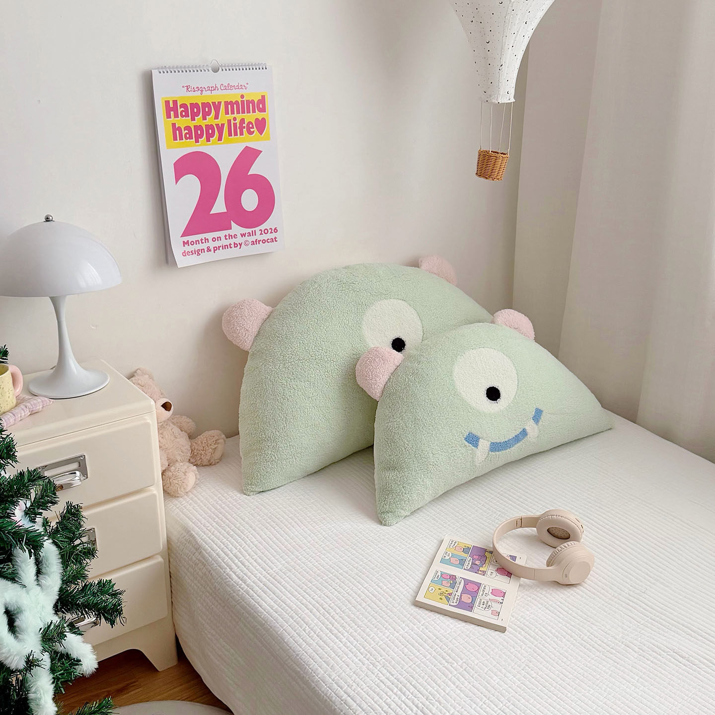 儿童卡通萌萌怪半圆系列羊羔绒靠垫安抚抱枕婴儿靠枕大抱枕靠枕3