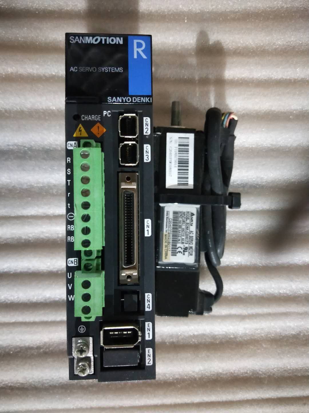 原装二手山洋伺服器 RS2A01A0AL0WA0