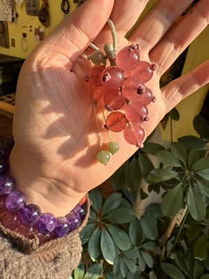 天然草莓晶葡萄吊坠挂件桃花人缘水晶串珠挂饰包挂手机链钥匙扣女