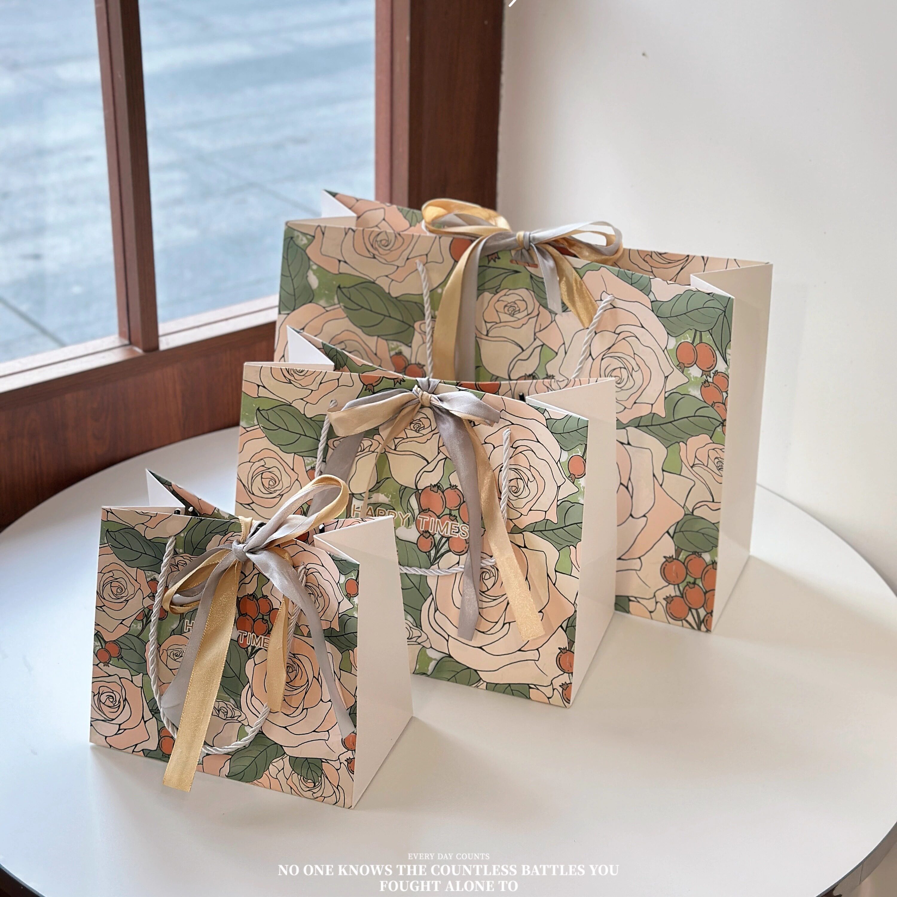 高级感礼品袋香槟玫瑰花纸袋子配丝带加厚手提袋母亲节情人节礼物