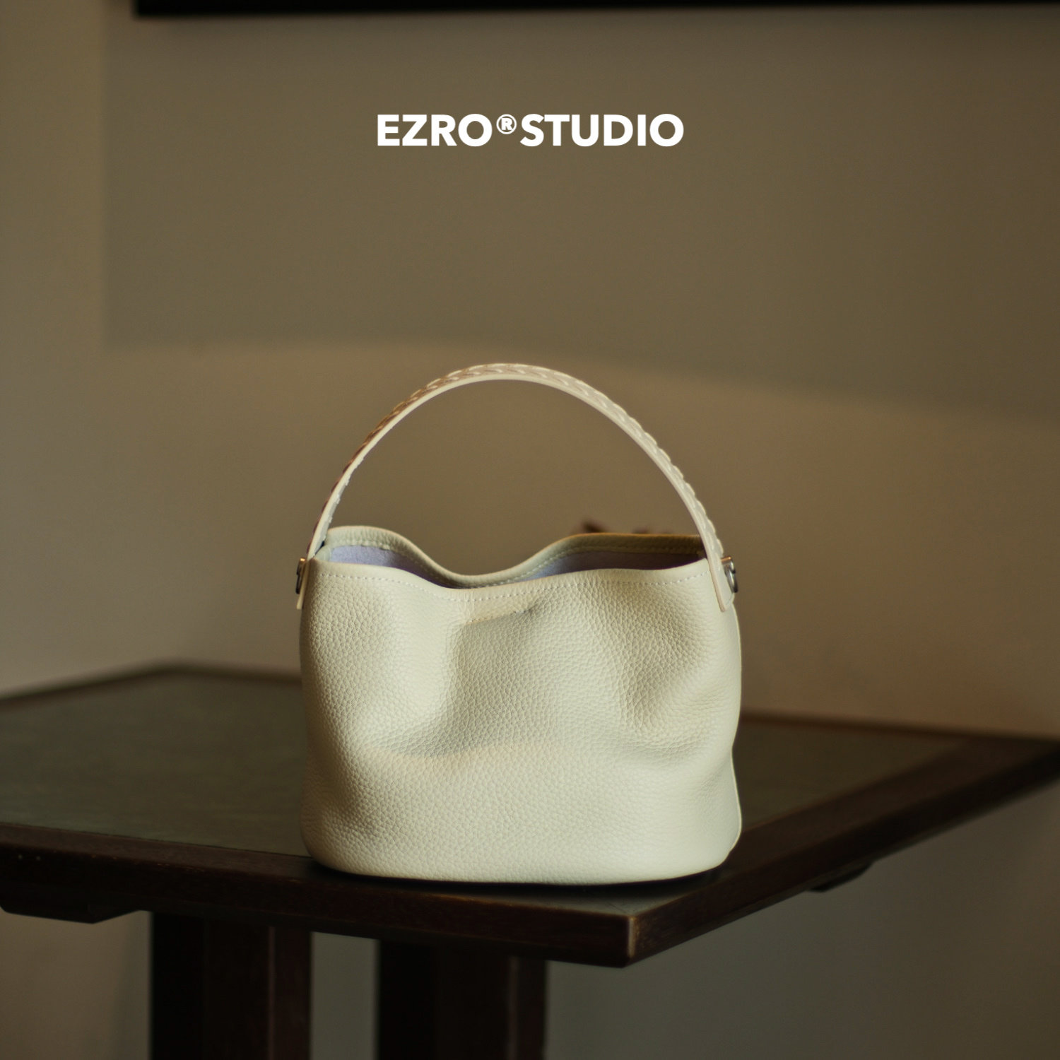 【EZRO】一作 柔软头层牛皮编织手提简约百搭真皮水桶包斜挎女包