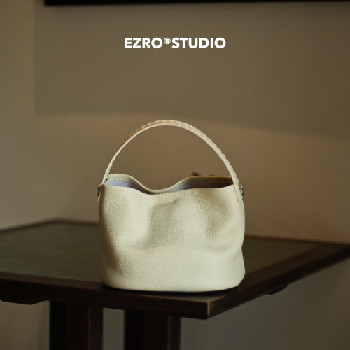 EZRO头层牛皮编织手提女水桶包