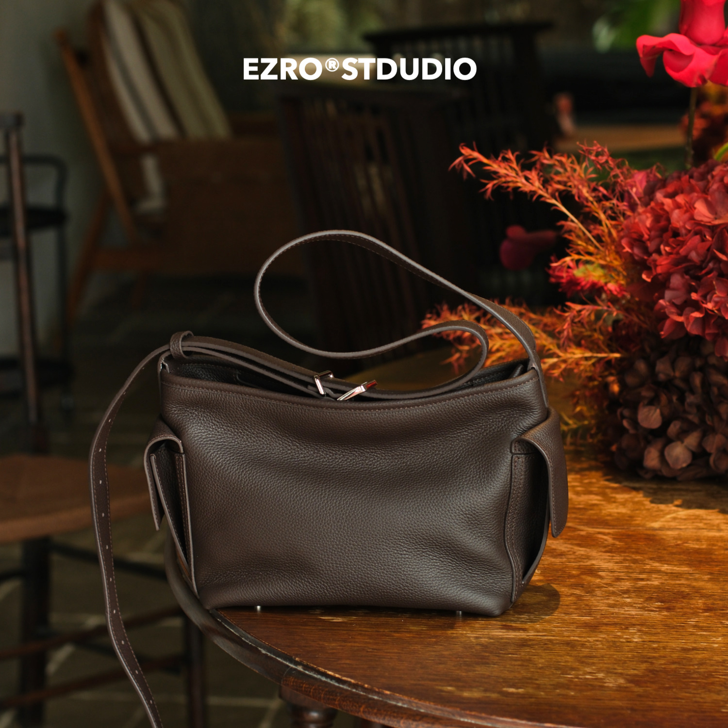 EZRO头层牛皮多口袋单肩托特包