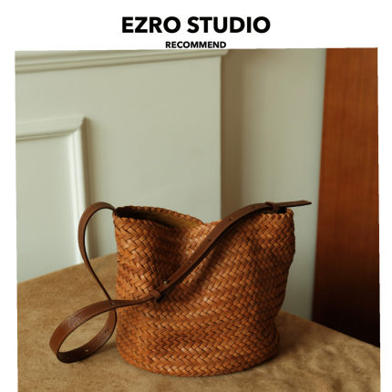 【EZRO】一作马鞍牛皮质感头层真皮手工编织水桶包斜挎女美拉德风