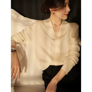 扬子纱羊毛衫 简约大气暗门襟V领针织衫女秋冬新款内搭打底毛衣潮