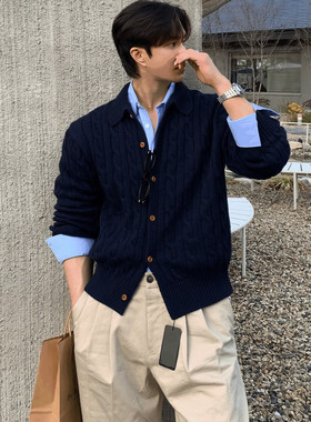 深蓝色粗麻花针织开衫男女生毛衣