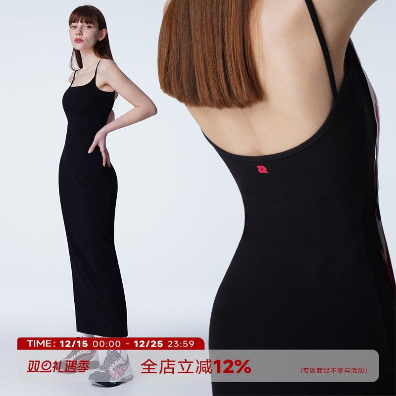 黑色背心式针织连衣长裙胸垫包臀