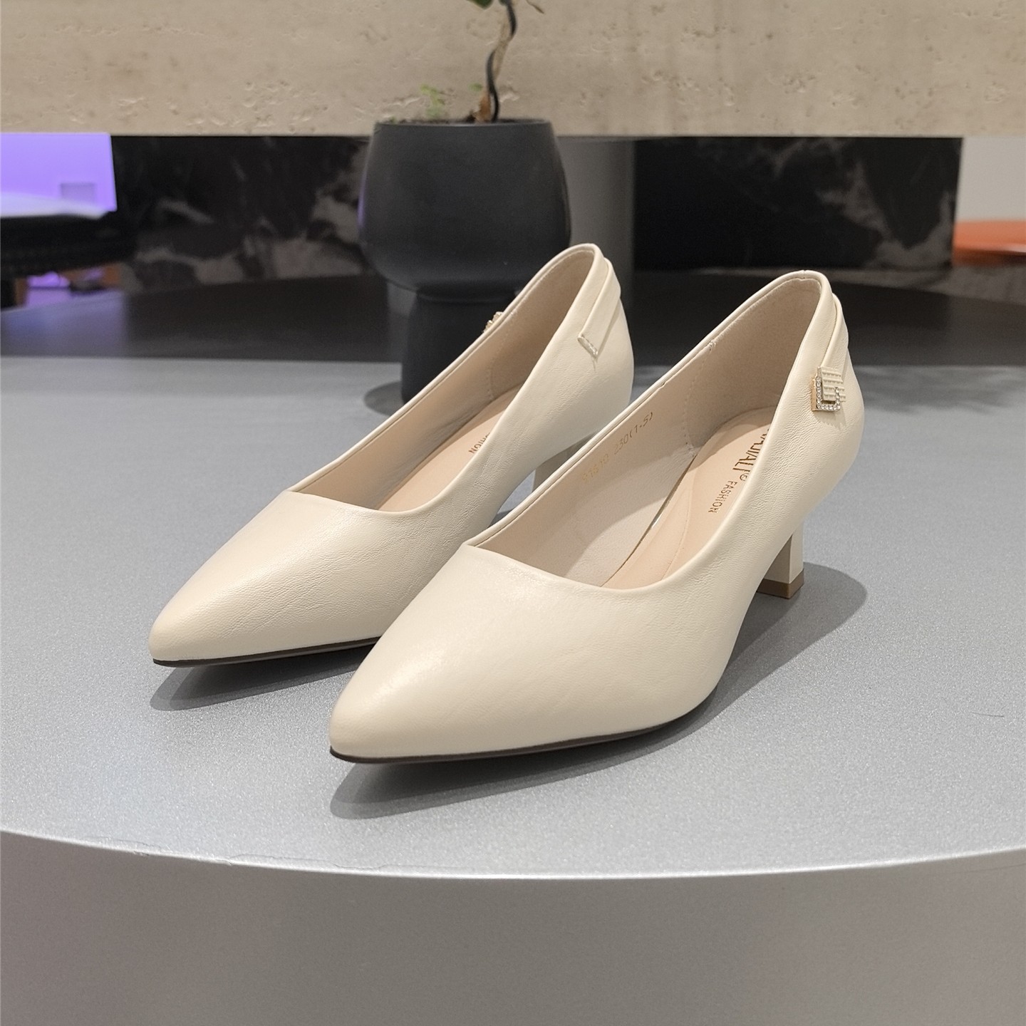 简约风尖头浅口单鞋女小猫跟通勤职业鞋百搭高跟鞋春季新款工作鞋,女鞋,浅口单鞋,淘宝优惠券,粉丝福利购,淘宝优惠卷