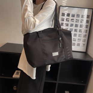 新款 大容量帆布包包女休闲百搭出差包旅行纯色简约单肩手提运动包