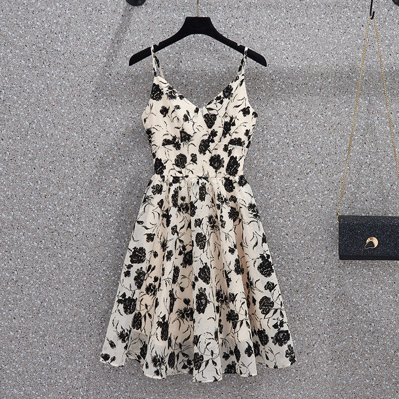 더운 엄마들의 외출과 수유를 위해 연령을 줄여주는 새로운 여름 스타일의 대형 꽃무늬 슬리밍 이너 서스펜더 산후 수유복입니다