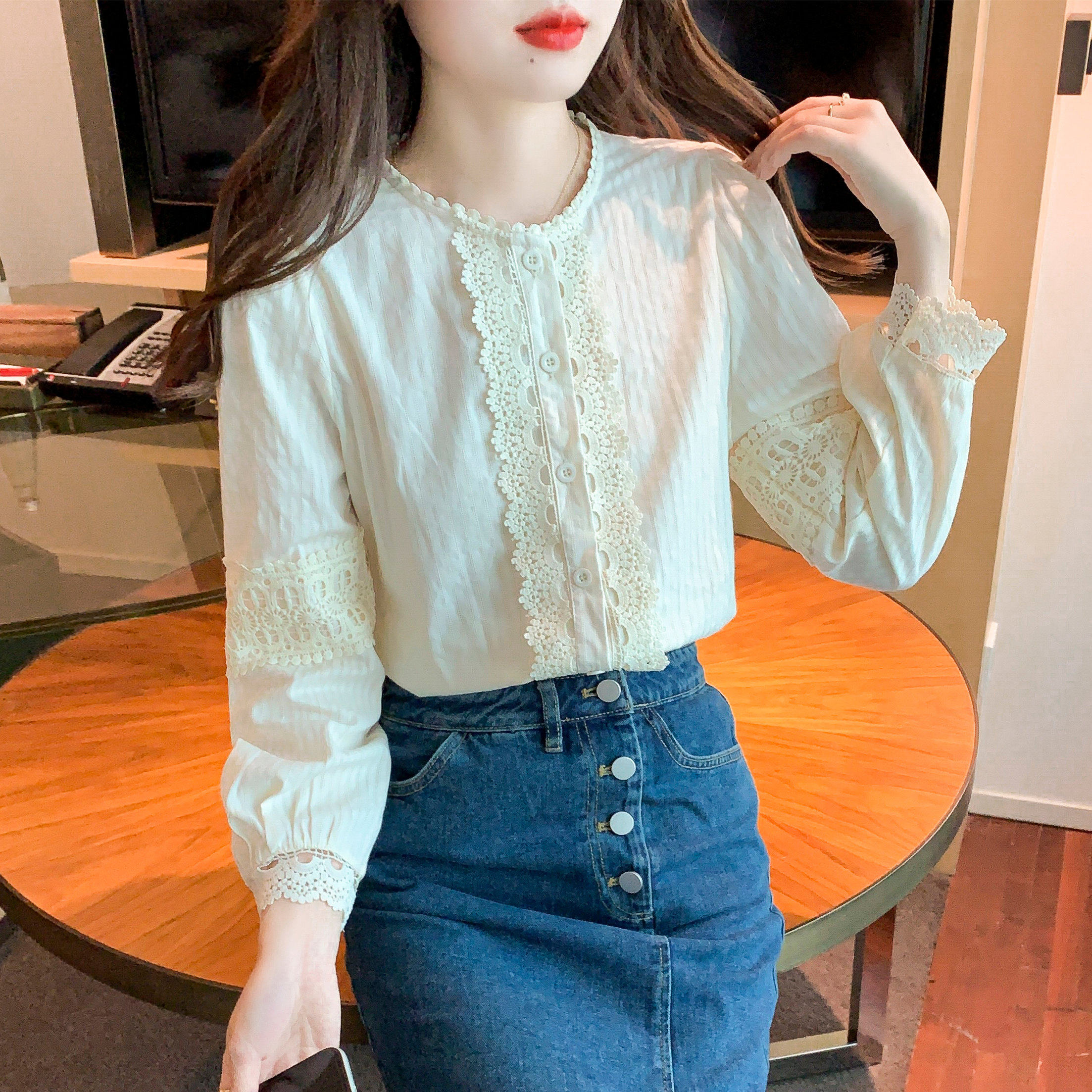 수유 상의 긴팔 가을 레이스 셔츠 날씬한 셔츠 라운드넥 달콤한 기질 패셔너블하고 트렌디한 나들이용 모유수유 셔츠