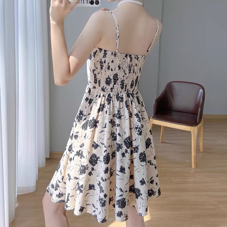 더운 엄마들의 외출과 수유를 위해 연령을 줄여주는 새로운 여름 스타일의 대형 꽃무늬 슬리밍 이너 서스펜더 산후 수유복입니다