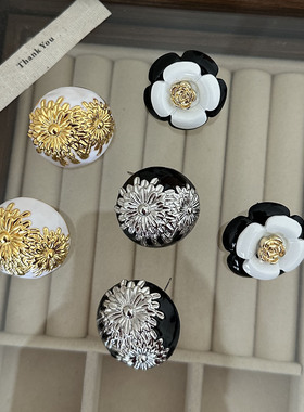 山茶花浮雕雏菊耳钉耳环