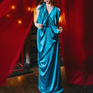 新中式晨拍礼服女新娘高级感挂脖露背晚礼服性感宴会主持人礼服长