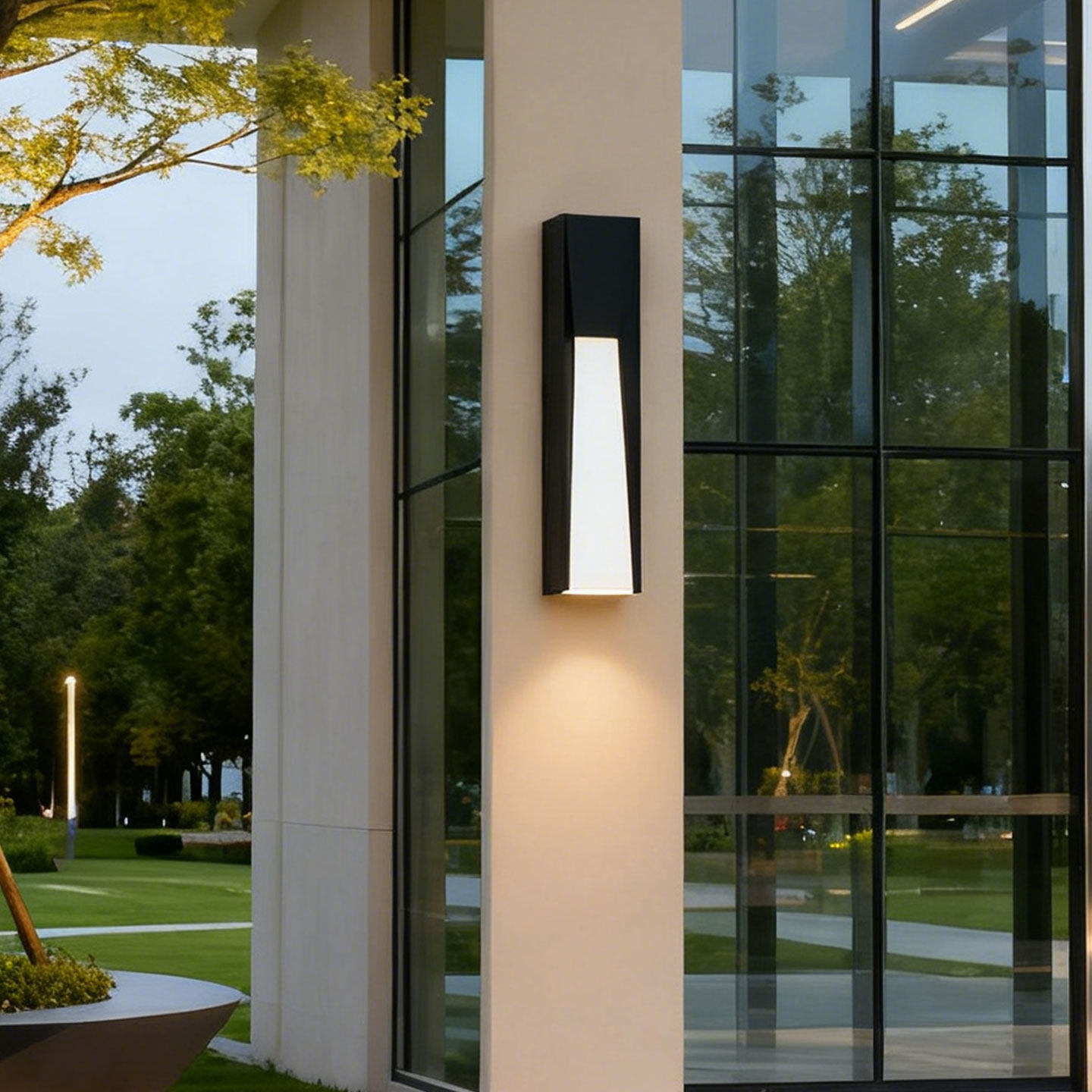 现代简约LED户外壁灯黑色方形竖长造型防风庭院灯