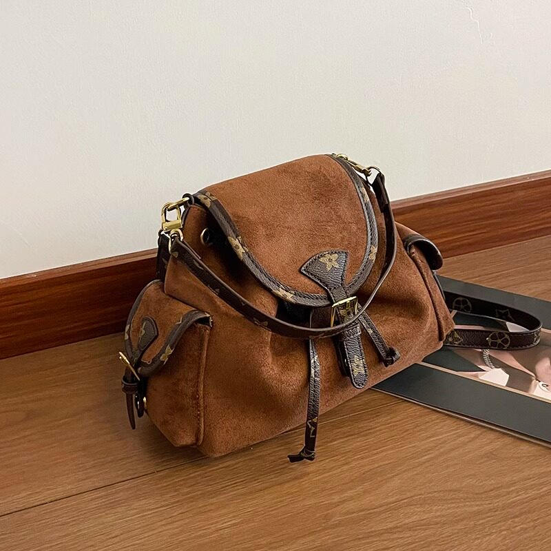 左杏2025新款小众设计麂皮绒水桶包女大容量高级感单肩斜挎托特包