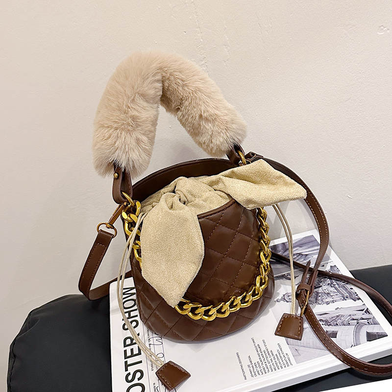 2025新款秋冬毛毛包大容量水桶单肩包韩版百搭洋气毛绒斜挎包女