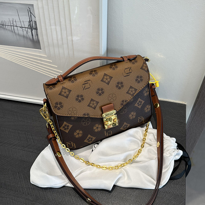 今年流行高级感小方包