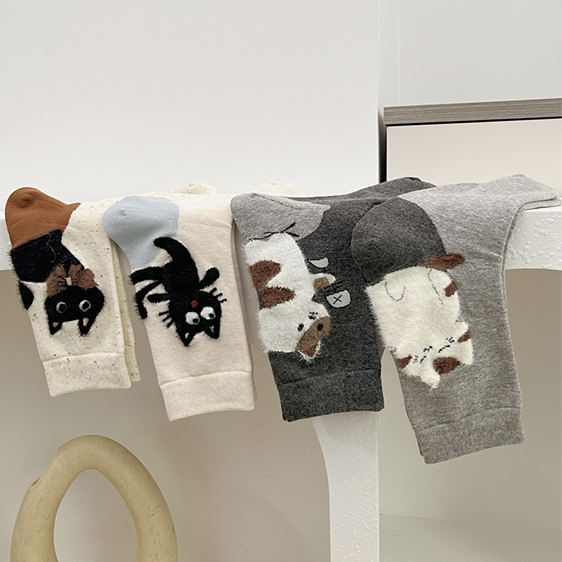 【4双装】春季新品简约设计无骨毛绒后跟大猫ins潮中筒