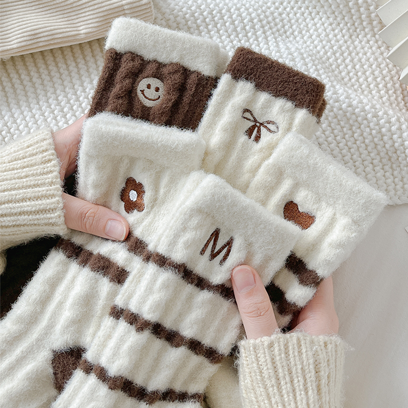 【5双装】冬季搭配鞋带澳绒加厚保暖时尚刺绣咖白系