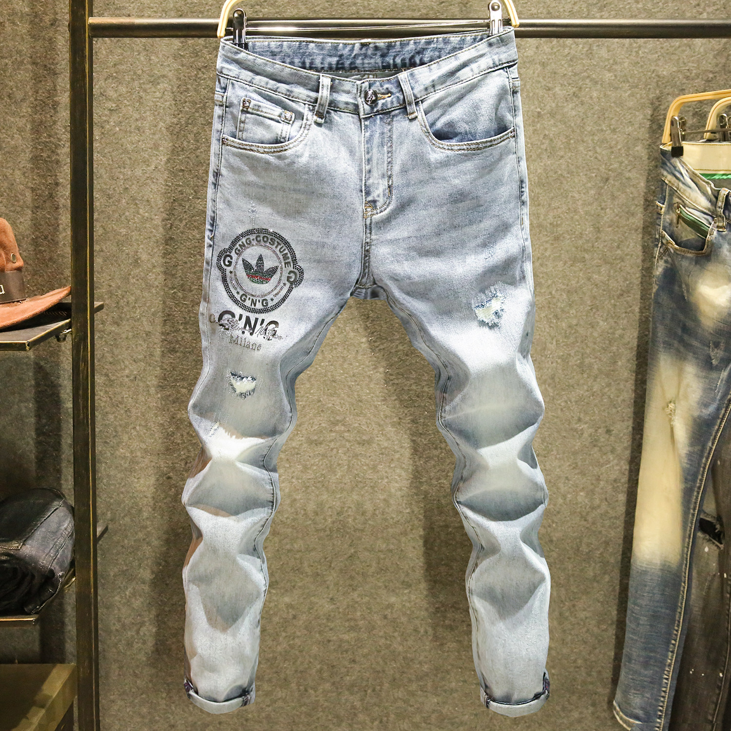 高端图案烫钻男士牛仔裤韩版修身小脚裤ins潮手工磨破裤子男潮牌