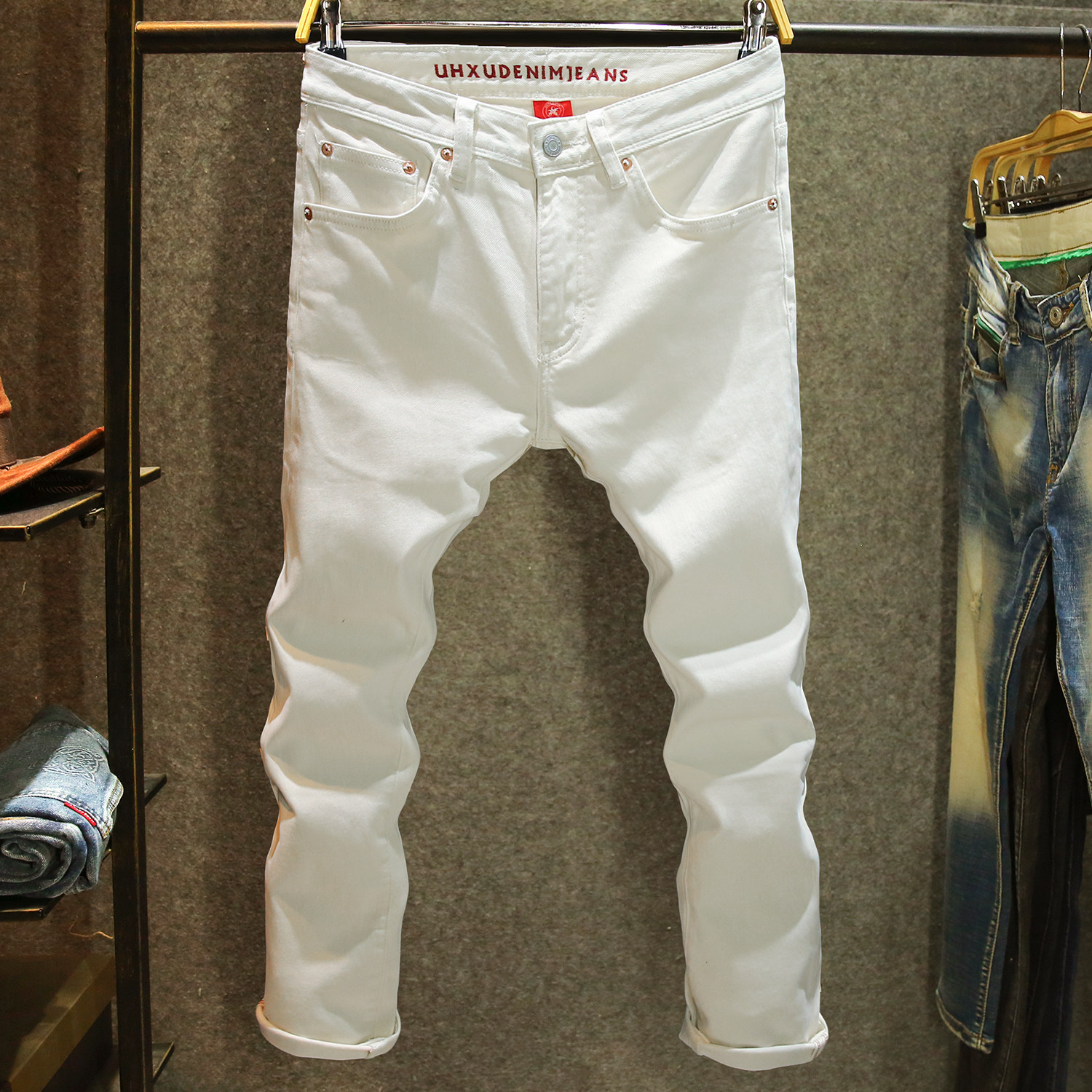 高端米杏色牛仔裤男款小脚修身弹力裤子潮牌个性刺绣百搭休闲裤子