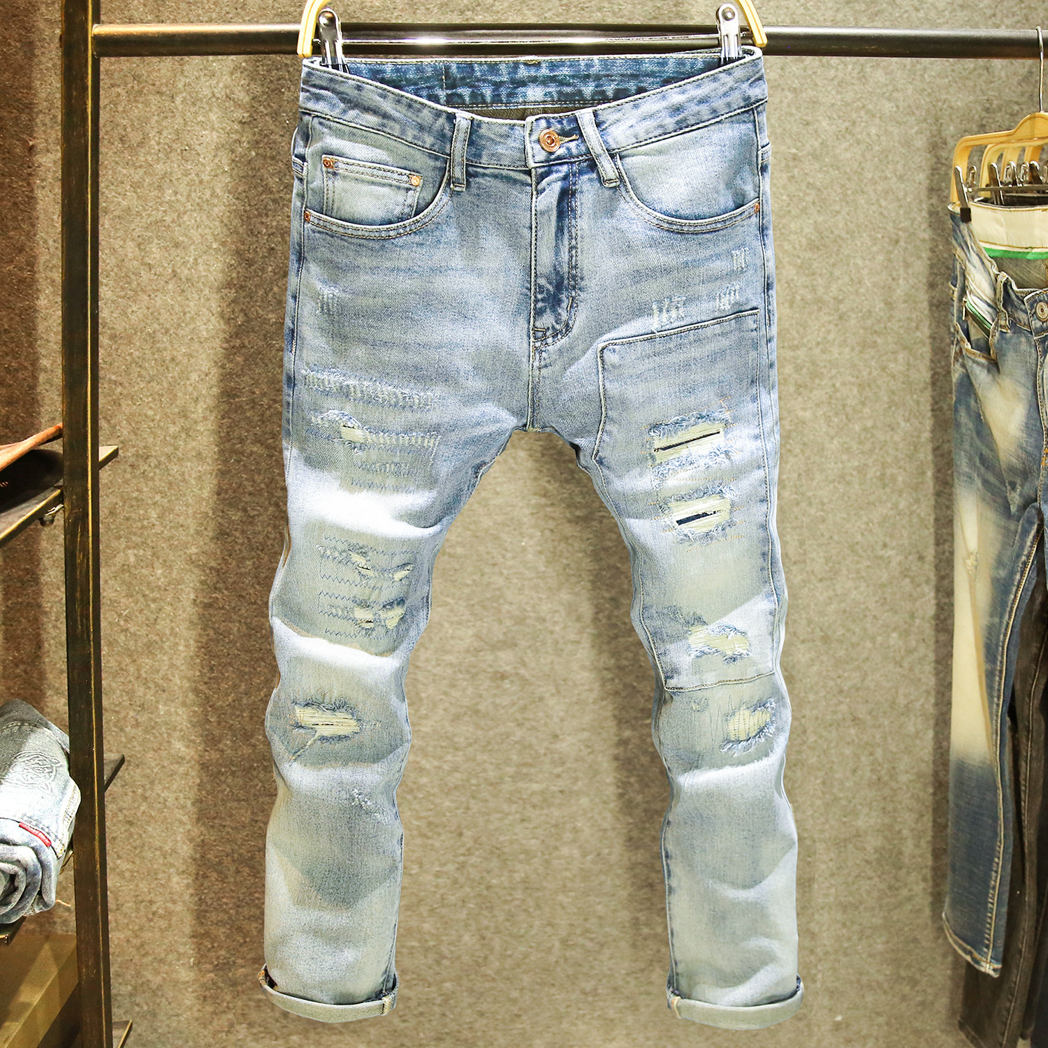 春夏季破洞补丁牛仔裤男款弹力修身小脚裤浅色潮牌拼接磨破裤子男