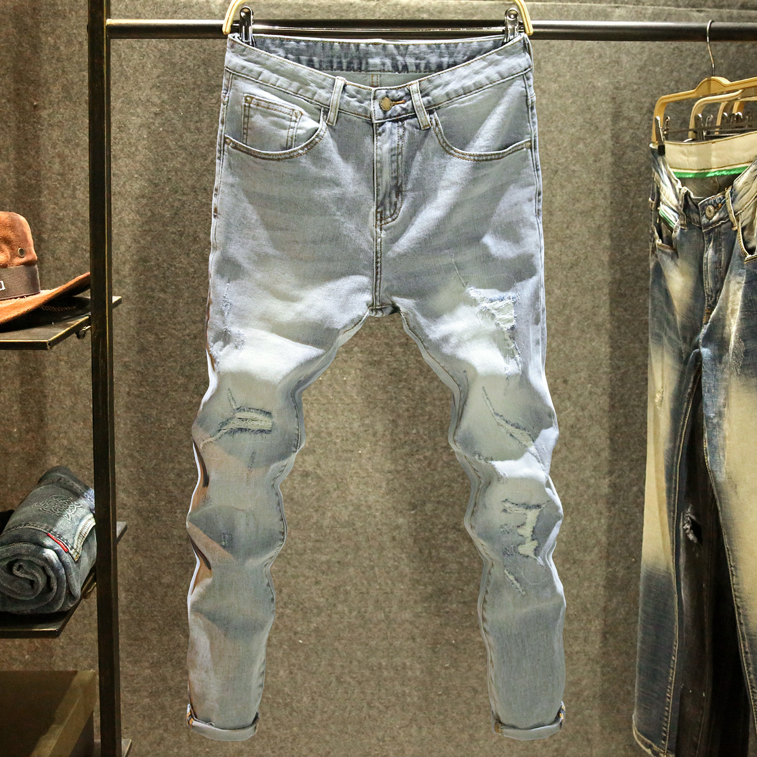 浅色ins潮牌牛仔裤男款夏季修身小脚裤2025时尚潮流破洞补丁长裤