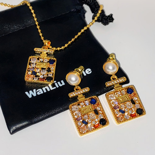 高版本~小香风香水瓶彩色锆石项链女款2025新款轻奢高级感毛衣链