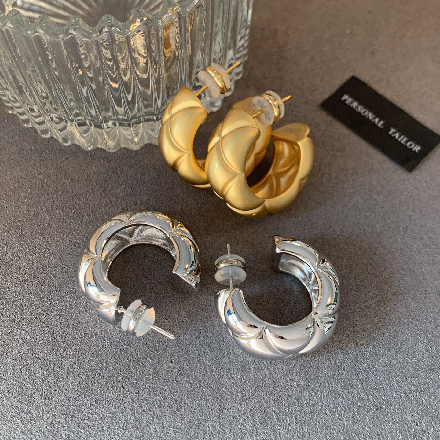 S925银针金色菱格纹耳环女轻奢高级感2025新款爆款无耳洞耳夹耳饰