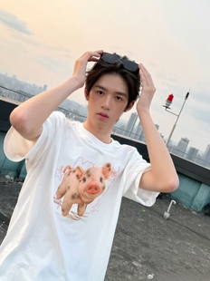 官俊臣明星同款白色短袖夏季可爱小猪印花纯棉圆领男女款上衣T恤