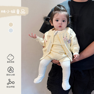 甜美韩系婴幼儿毛衣外套背带两件 婴儿衣服秋冬女宝小月龄针织套装