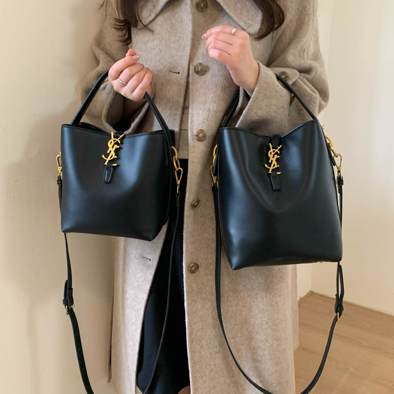 欧美时尚水桶包包女2025新款潮百搭大容量手提包高级感单肩斜挎包