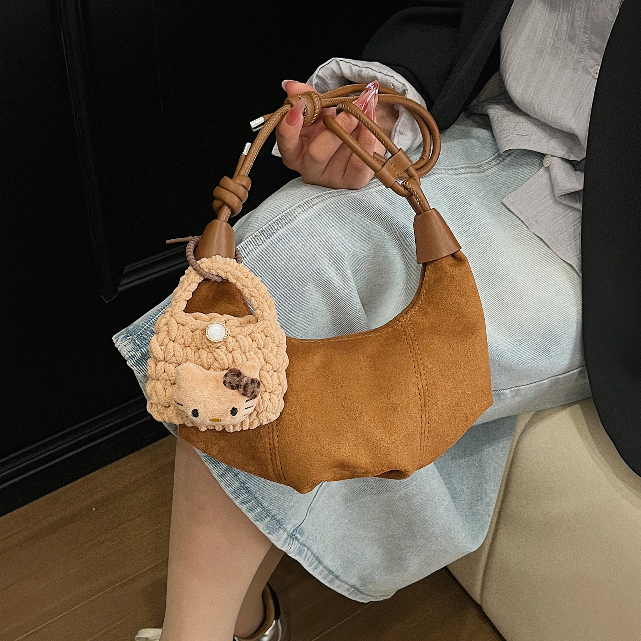 秋冬季麂皮绒棕色包包女2025新款高级感复古通勤单肩斜挎包手机包