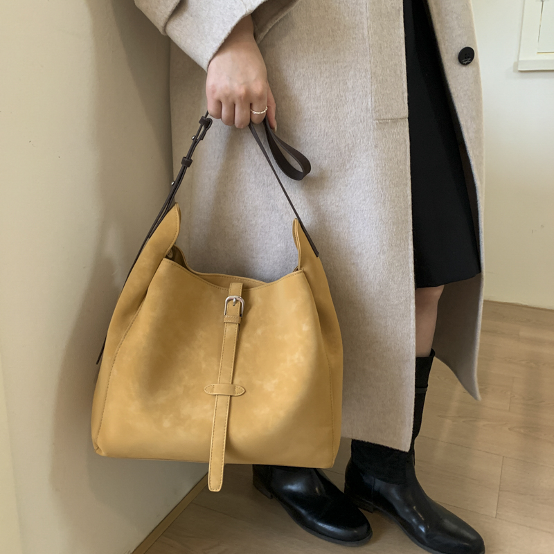 美拉德韩版气质休闲斜跨托特包2025女上班外出大容量高级感单肩包