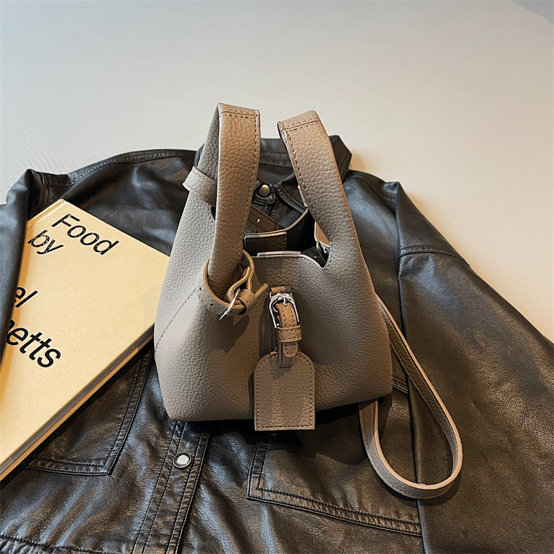 超火菜篮子手提包包女2026新款秋冬外出小拎包复古通勤斜挎水桶包,箱包皮具/热销女包/男包,水桶包,淘宝优惠券,粉丝福利购,淘宝优惠卷