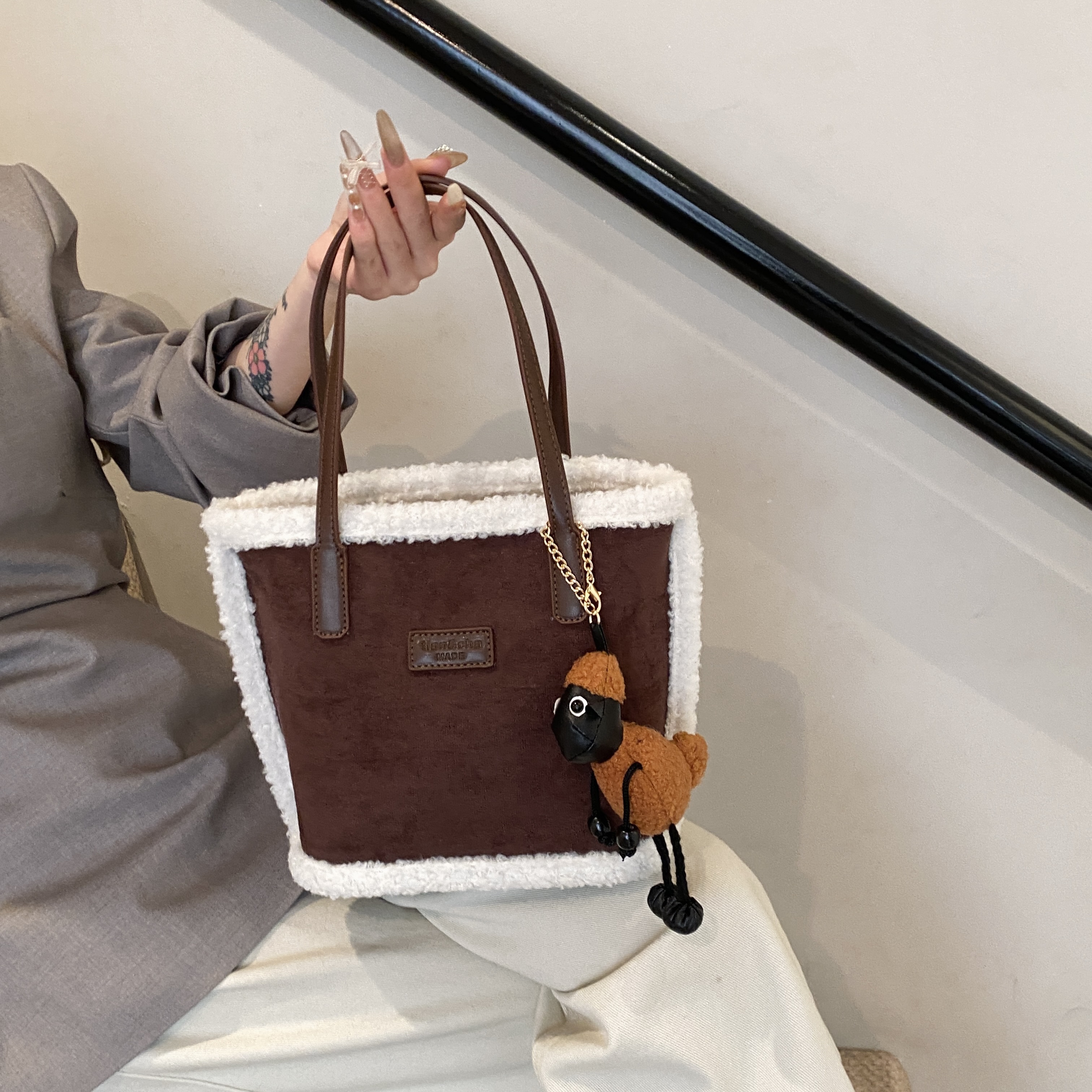 秋冬麂皮绒美拉德包包女2025新款毛绒手提单肩包羊羔毛托特水桶包