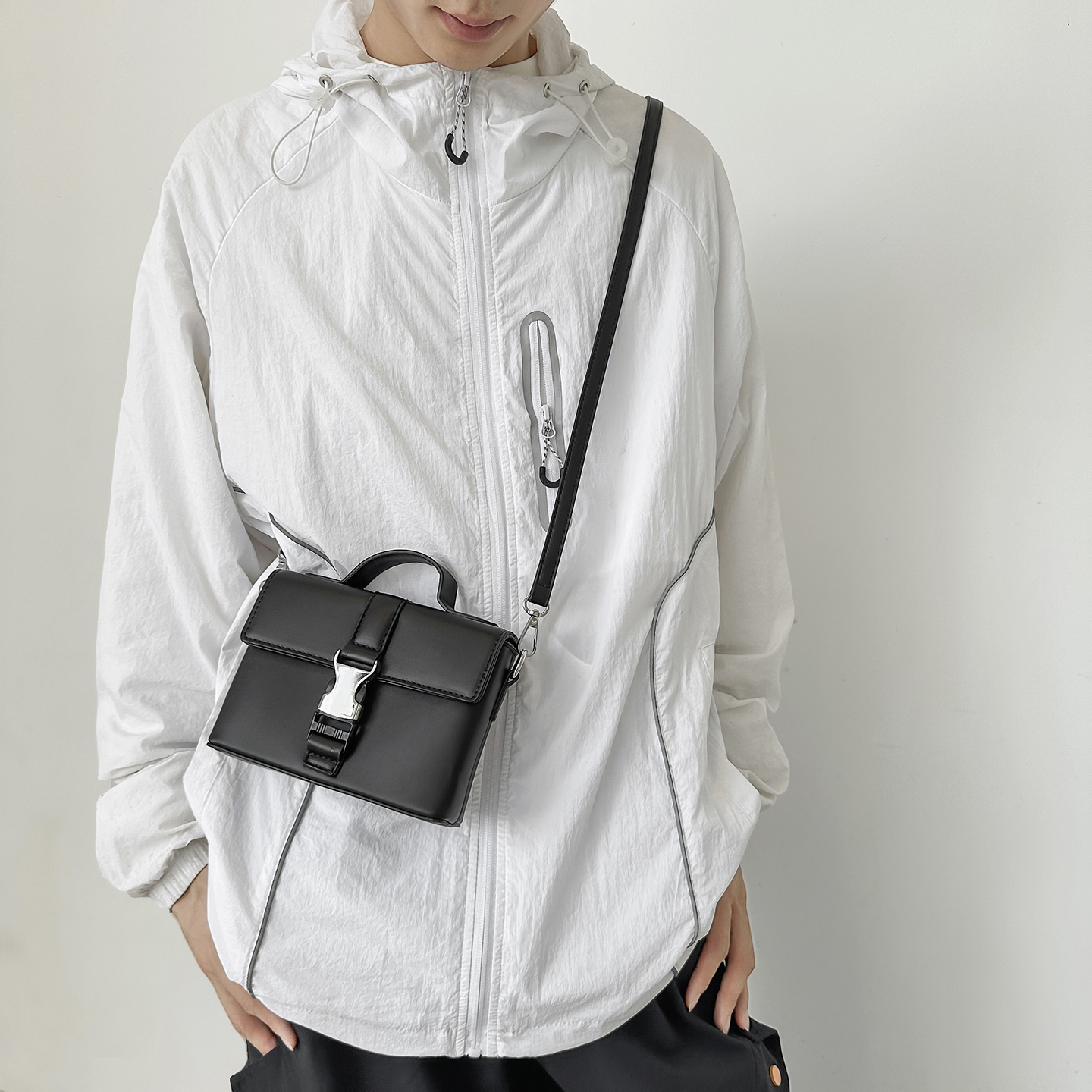 日系轻奢潮牌方盒子包男女同款质感单肩包2025休闲小方包斜挎包包