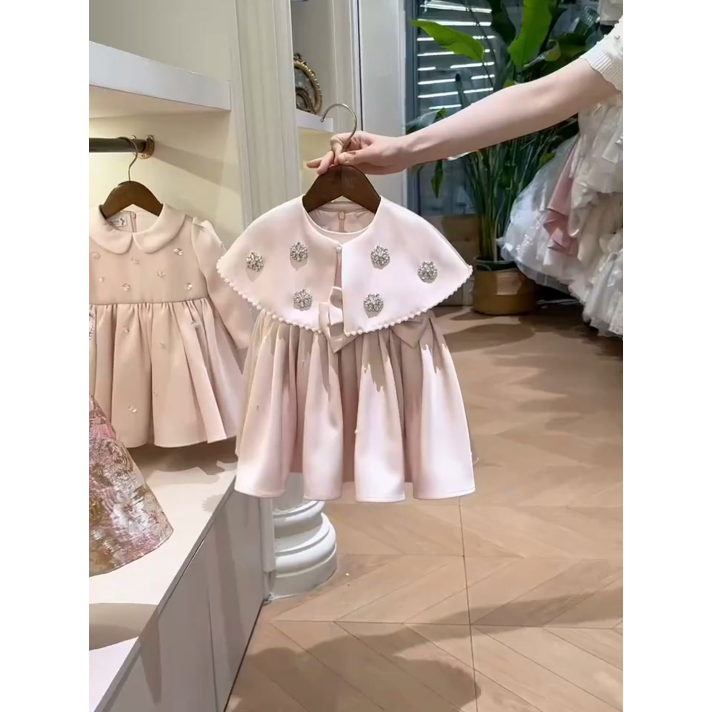 女童2026新款周岁女宝礼服手工钉珠宝宝衣服儿童生日迪士尼公主裙