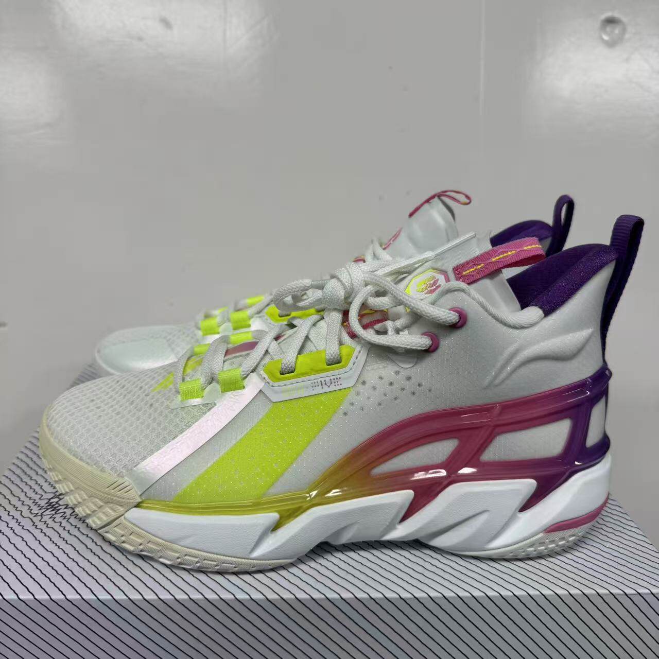 （瑕疵门店样鞋）李宁反伍4䨻科技中帮实战篮球鞋男ABFU015