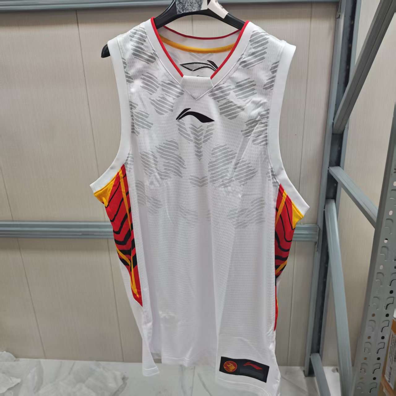 《购买前看详情B品》李宁男子运动短袖透气吸汗舒适比赛 AAYM227