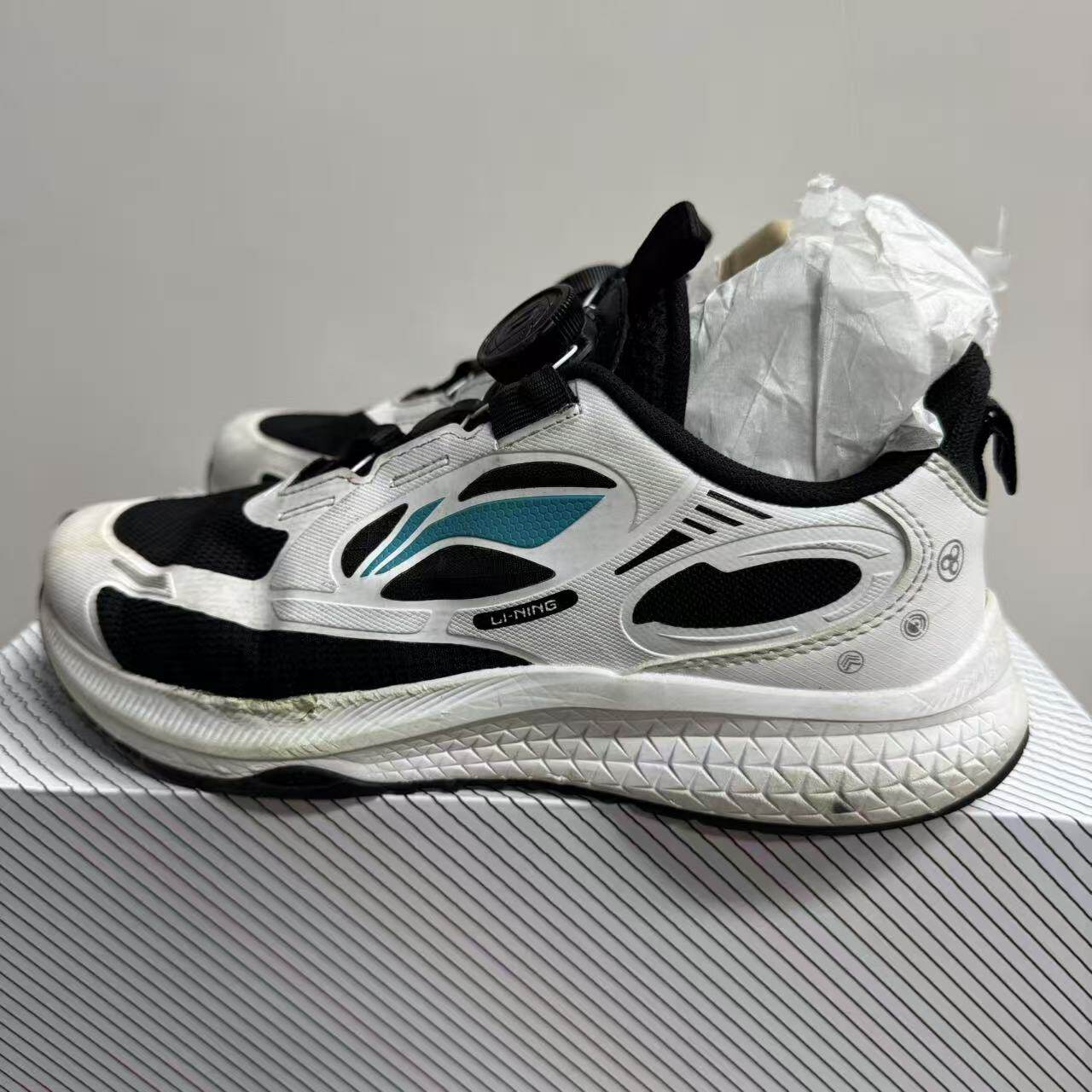 （瑕疵门店样鞋）李宁男女大童旋转纽扣透气运动跑步鞋YKFU046