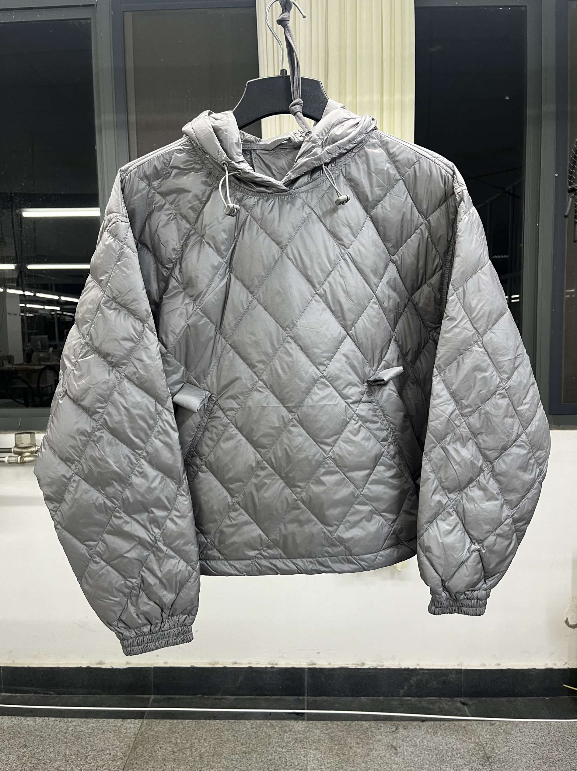 90白鸭绒轻薄羽绒服连帽卫衣女时尚菱格休闲套头