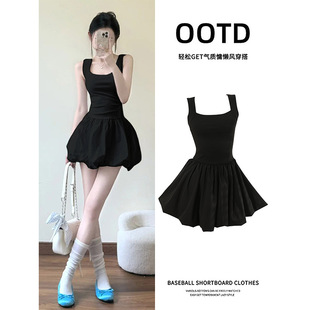 黑色收腰吊带连衣裙女夏日漂亮绝美小黑裙子蓬掐腰a字短款花苞裙